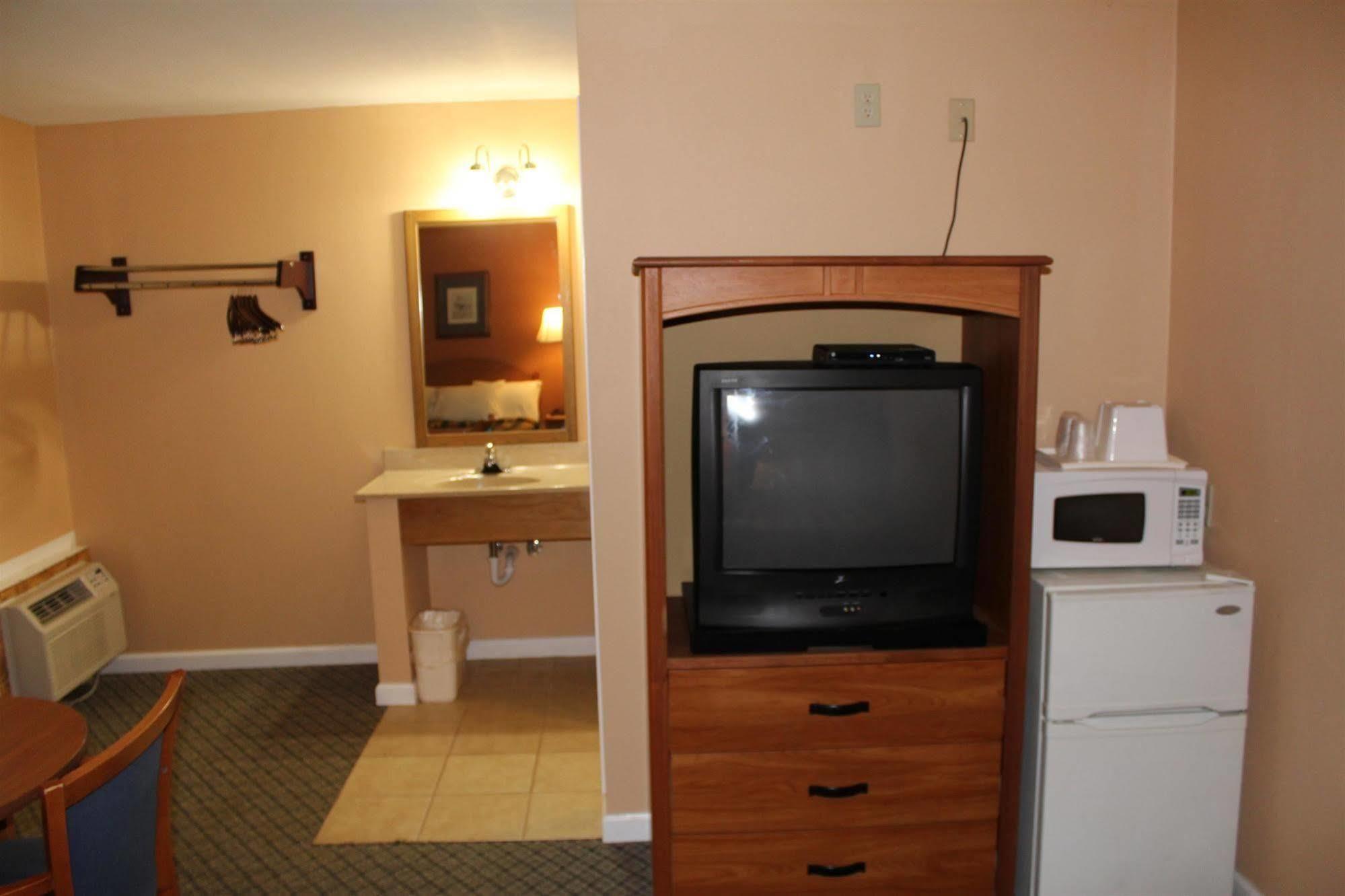 Budget Inn Lynchburg And Bedford Goode Exterior photo
